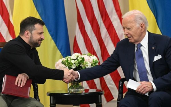 Байден объявил о новом пакете оружия для Украины на 225 млн долларов: что туда вошло
Байден объявил о новом пакете оружия для Украины на 225 млн долларов: что туда вошло