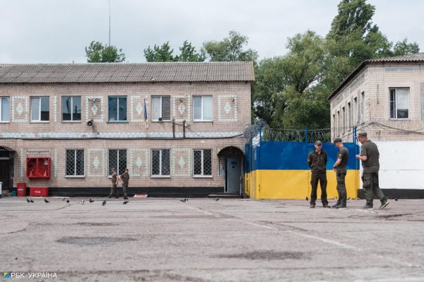 "Чтобы запомнили не зэком". Почему заключенные идут на фронт и какой будет их служба
"Чтобы запомнили не зэком". Почему заключенные идут на фронт и какой будет их служба