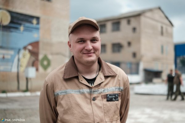 "Чтобы запомнили не зэком". Почему заключенные идут на фронт и какой будет их служба
"Чтобы запомнили не зэком". Почему заключенные идут на фронт и какой будет их служба