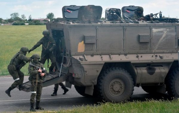 "Что-то будет". ГУР перехватило разговор россиян об эвакуации войск из Белгорода
"Что-то будет". ГУР перехватило разговор россиян об эвакуации войск из Белгорода