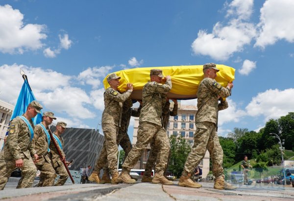 У Києві попрощалися з льотчиком 40-ї БрТА Валентином Коренчуком із позивним "Бджоляр"
У Києві попрощалися з льотчиком 40-ї БрТА Валентином Коренчуком із позивним "Бджоляр"
