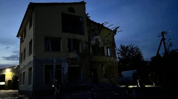 Попадание "Шахеда" возле Львова: 2 раненых Попадание "Шахеда" возле Львова: 2 раненых