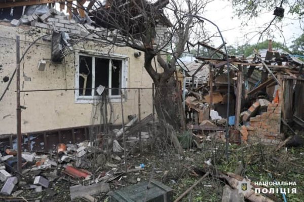 Россияне сбросили авиабомбу на Дергачи Харьковской области: пострадали 12 человек Россияне сбросили авиабомбу на Дергачи Харьковской области: пострадали 12 человек