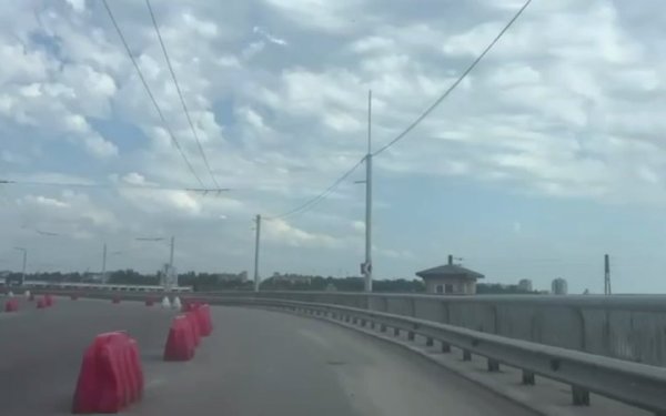 Дорожній рух греблею ДніпроГЕС відновили після російських обстрілів, — ОВА
Дорожній рух греблею ДніпроГЕС відновили після російських обстрілів, — ОВА