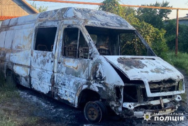 Поліція затримала підлітків, які підпалили дві машини ТЦК на Одещині
Поліція затримала підлітків, які підпалили дві машини ТЦК на Одещині