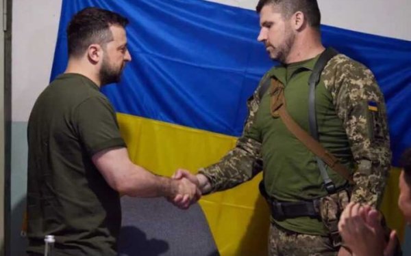 ЗМІ: Новий командувач Об'єднаних сил Гнатов замінить генерала Содоля і в ОСУВ "Хортиця"
ЗМІ: Новий командувач Об'єднаних сил Гнатов замінить генерала Содоля і в ОСУВ "Хортиця"