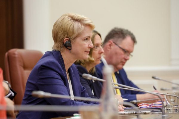 Шмигаль обговорив із президенткою Бундесрату децентралізацію української енергосистеми Шмигаль обговорив із президенткою Бундесрату децентралізацію української енергосистеми