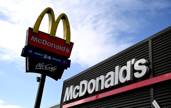 Добавлял бекон в мороженое: McDonald's отключит ИИ-систему заказов
Добавлял бекон в мороженое: McDonald's отключит ИИ-систему заказов
