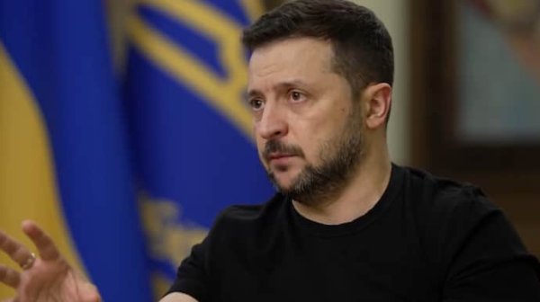 Зеленский сравнил российские КАБы с "ковровыми бомбардировками" Гитлера Зеленский сравнил российские КАБы с "ковровыми бомбардировками" Гитлера