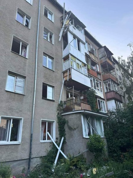 Из-за ракетного удара в Ивано-Франковске повреждены дома на двух улицах и детский сад