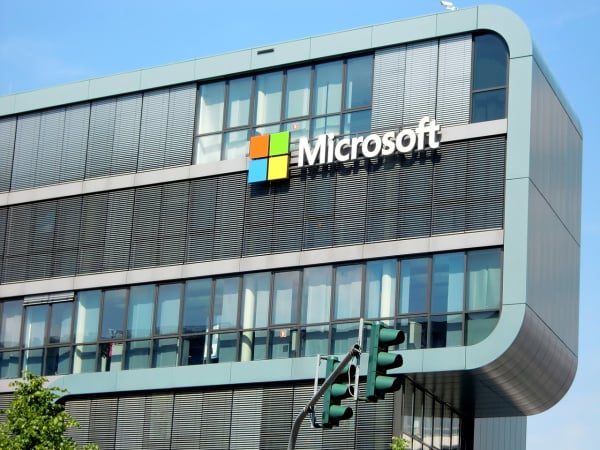 Microsoft инвестирует более $7 миллиардов в новые дата-центры в Испании
Microsoft инвестирует более $7 миллиардов в новые дата-центры в Испании