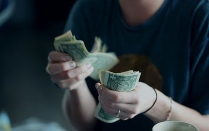 Что будет с курсом доллара до конца июня – прогноз банкира
Что будет с курсом доллара до конца июня – прогноз банкира