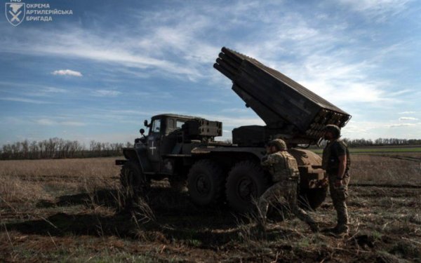 Тижнева кількість бойових зіткнень зменшилася, але на трьох напрямках Росія атакувала ще інтенсивніше
Тижнева кількість бойових зіткнень зменшилася, але на трьох напрямках Росія атакувала ще інтенсивніше