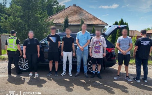 Мешканку Закарпаття спіймали при спробі вивезти нелегалів за кордон
Мешканку Закарпаття спіймали при спробі вивезти нелегалів за кордон