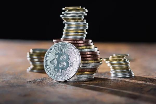 Биткоин-фонды привлекли $887 млн за один день
Биткоин-фонды привлекли $887 млн за один день