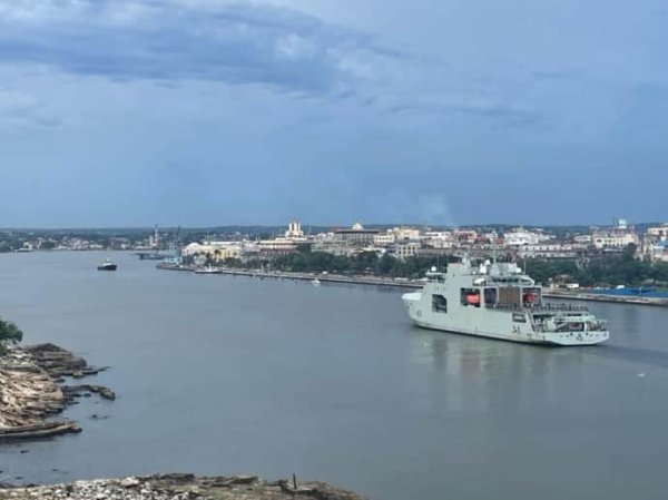 Вслед за российскими кораблями на Кубу прибыло судно ВМС Канады и субмарина США Вслед за российскими кораблями на Кубу прибыло судно ВМС Канады и субмарина США