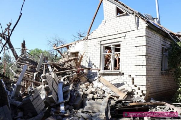 Россияне обстреляли Дергачи на Харьковщине: есть раненые, повреждены 25 домов и предприятие Россияне обстреляли Дергачи на Харьковщине: есть раненые, повреждены 25 домов и предприятие