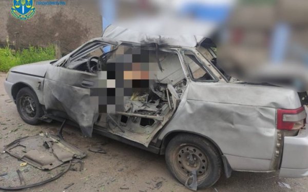 Окупанти скинули бомбу на Осокорівку на Херсонщині, є жертва
Окупанти скинули бомбу на Осокорівку на Херсонщині, є жертва