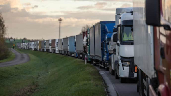 Польские фермеры снова планируют заблокировать движение грузовиков из Украины. Что известно
Польские фермеры снова планируют заблокировать движение грузовиков из Украины. Что известно