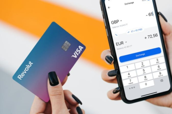 Revolut добавляет функцию селфи-проверки по банковскому фото
Revolut добавляет функцию селфи-проверки по банковскому фото