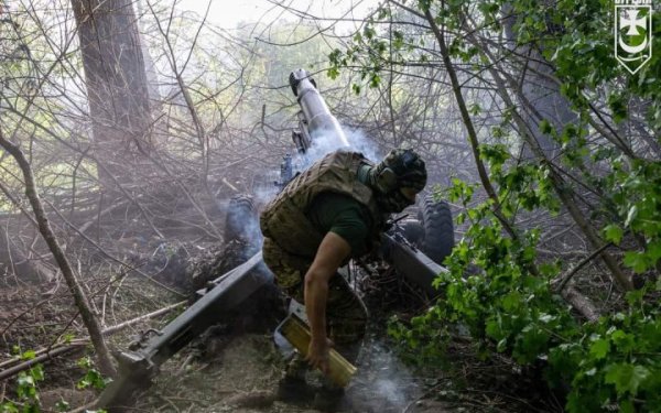 Генштаб: ворог продовжує активні наступальні дії на Покровському напрямку
Генштаб: ворог продовжує активні наступальні дії на Покровському напрямку
