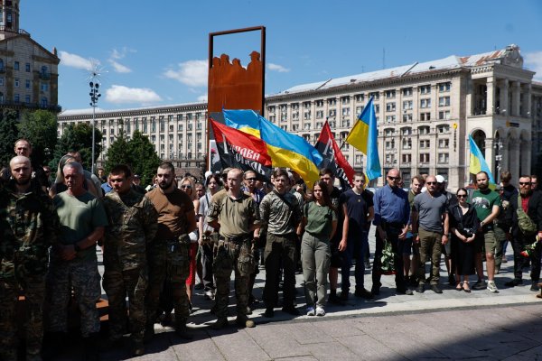 У Києві попрощалися з бойовим медиком із Великобританії Пітером Фуше
У Києві попрощалися з бойовим медиком із Великобританії Пітером Фуше