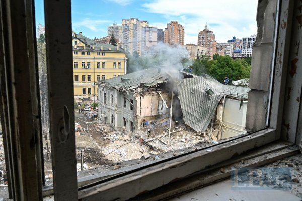 Масована ракетна атака росіян по Києву. Фото- й відеорепортаж з Охматдиту
Масована ракетна атака росіян по Києву. Фото- й відеорепортаж з Охматдиту