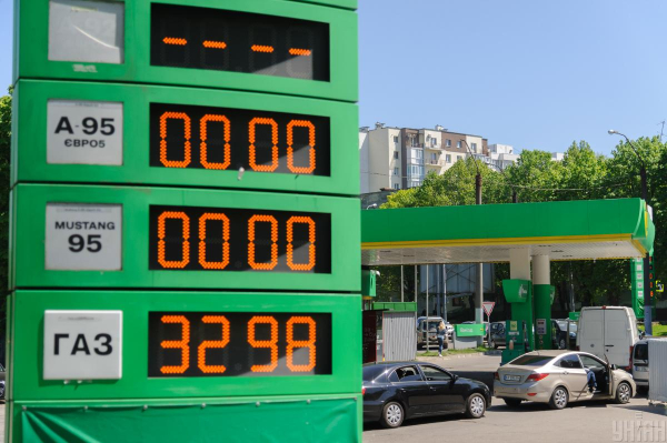 "Бензин подорожчає на 1,5 грн, дизель - на 2 грн, і газ - на 5 грн. Це відбуватиметься двома хвилями", - засновник групи "Прайм" Дмитро Леушкін
"Бензин подорожчає на 1,5 грн, дизель - на 2 грн, і газ - на 5 грн. Це відбуватиметься двома хвилями", - засновник групи "Прайм" Дмитро Леушкін