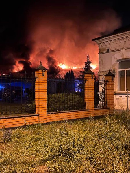 В Курской области РФ горит завод низковольтной аппаратуры, его атаковали БпЛА В Курской области РФ горит завод низковольтной аппаратуры, его атаковали БпЛА