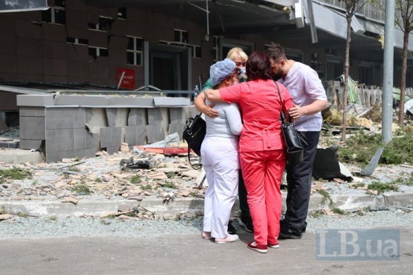 Масована ракетна атака росіян по Києву. Фото- й відеорепортаж з Охматдиту
Масована ракетна атака росіян по Києву. Фото- й відеорепортаж з Охматдиту