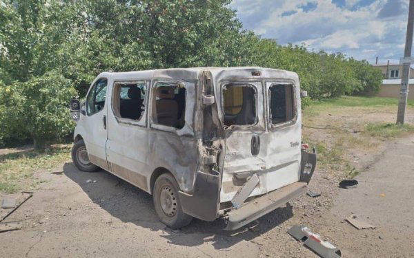 На Херсонщині росіяни атакували авто, яке везло гуманітарну допомогу
На Херсонщині росіяни атакували авто, яке везло гуманітарну допомогу