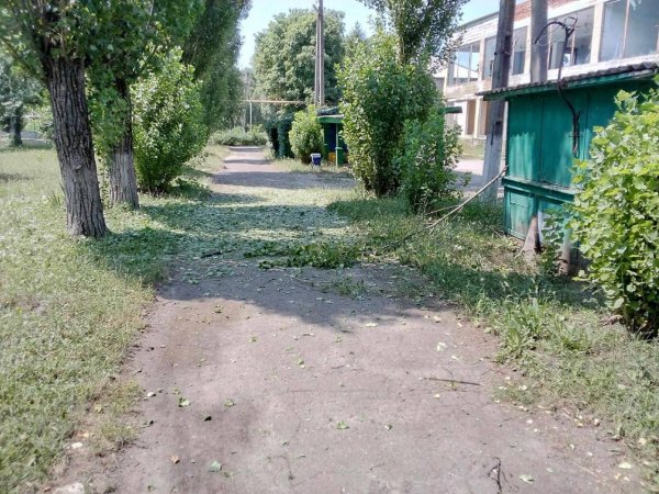 Ворог атакував безпілотниками пересувне відділення "Укрпошти" на Харківщині
Ворог атакував безпілотниками пересувне відділення "Укрпошти" на Харківщині