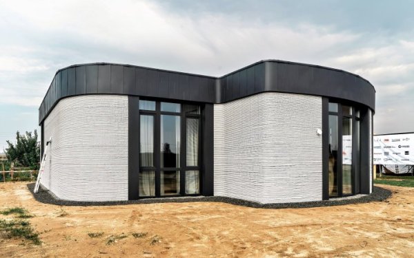 В Україні вперше створили будинок на 3D-принтері. Його отримала родина загиблого захисника з Ірпеня
В Україні вперше створили будинок на 3D-принтері. Його отримала родина загиблого захисника з Ірпеня