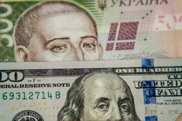 Гривна продолжает падение: Официальный курс доллара вырос до нового исторического максимума
Гривна продолжает падение: Официальный курс доллара вырос до нового исторического максимума