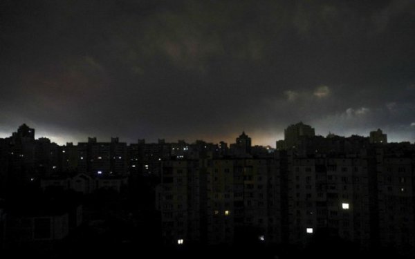 У всіх областях до 14 години діятиме одна черга відключень електроенергії (оновлено)
У всіх областях до 14 години діятиме одна черга відключень електроенергії (оновлено)