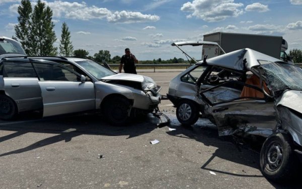 На Волині зіткнулись Audi та ВАЗ. Одна жінка загинула, ще дві жінки та троє дітей травмовані
На Волині зіткнулись Audi та ВАЗ. Одна жінка загинула, ще дві жінки та троє дітей травмовані