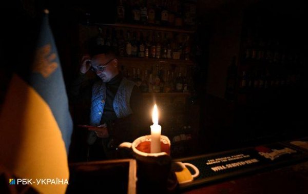На двух энергообъектах вышло из строя оборудование: "Укрэнерго" увеличило время отключений
На двух энергообъектах вышло из строя оборудование: "Укрэнерго" увеличило время отключений