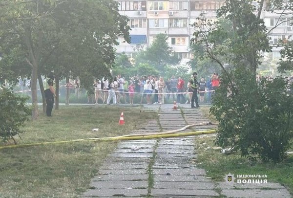 Росія випустила ракети на Київ. Уламки пошкодили багатоповерхівку (оновлення)
Росія випустила ракети на Київ. Уламки пошкодили багатоповерхівку (оновлення)