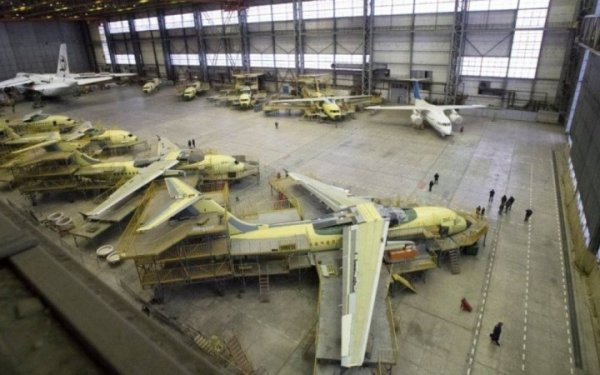 "Антонов" підписав з "Boeing" угоду про безпілотники
"Антонов" підписав з "Boeing" угоду про безпілотники