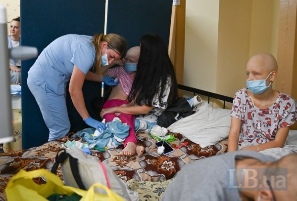 Масована ракетна атака росіян по Києву. Фото- й відеорепортаж з Охматдиту
Масована ракетна атака росіян по Києву. Фото- й відеорепортаж з Охматдиту