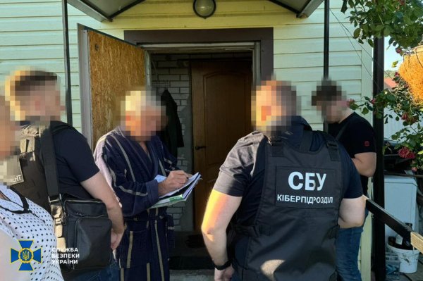 У Києві затримали "активістів", які планували усунути від влади керівництво України
У Києві затримали "активістів", які планували усунути від влади керівництво України