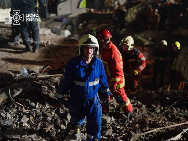 Унаслідок вчорашньої атаки ворога по Києву загинуло 27 осіб, ‒ ДСНС
Унаслідок вчорашньої атаки ворога по Києву загинуло 27 осіб, ‒ ДСНС