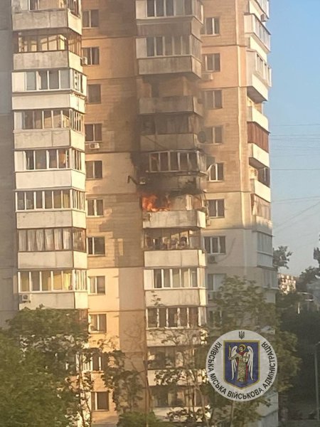 Росія випустила ракети на Київ. Уламки пошкодили багатоповерхівку (оновлення)
Росія випустила ракети на Київ. Уламки пошкодили багатоповерхівку (оновлення)