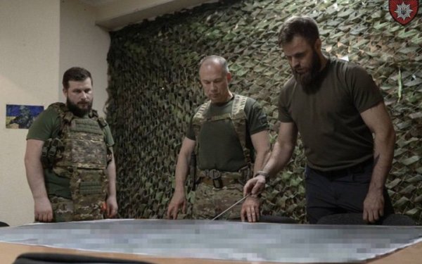 Сирський відвідав штурмову бригаду Нацполіції "Лють" на Донеччині
Сирський відвідав штурмову бригаду Нацполіції "Лють" на Донеччині