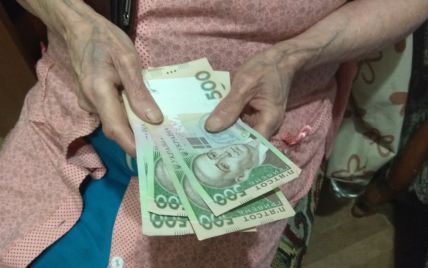 Некоторым пенсионерам выплатят до 3100 грн: кто сможет получить деньги
Некоторым пенсионерам выплатят до 3100 грн: кто сможет получить деньги