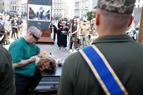 У Києві попрощалися з бойовим медиком із Великобританії Пітером Фуше
У Києві попрощалися з бойовим медиком із Великобританії Пітером Фуше
