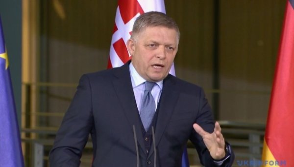 Фіцо пригрозив перекрити постачання дизпалива в Україну через заборону транзиту російської нафти Фіцо пригрозив перекрити постачання дизпалива в Україну через заборону транзиту російської нафти