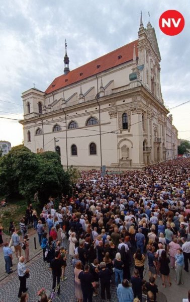 У Гарнізонному храмі Львова розпочався парастас за Іриною Фаріон
У Гарнізонному храмі Львова розпочався парастас за Іриною Фаріон