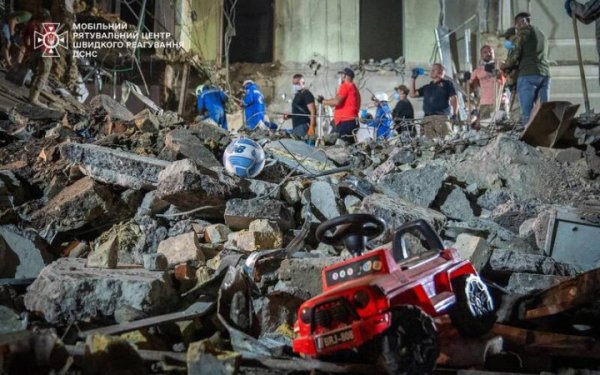 Унаслідок вчорашньої атаки ворога по Києву загинуло 27 осіб, ‒ ДСНС
Унаслідок вчорашньої атаки ворога по Києву загинуло 27 осіб, ‒ ДСНС