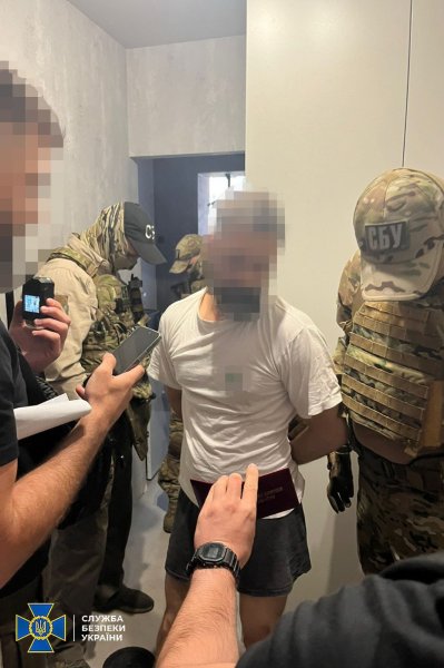 У Києві затримали "активістів", які планували усунути від влади керівництво України
У Києві затримали "активістів", які планували усунути від влади керівництво України